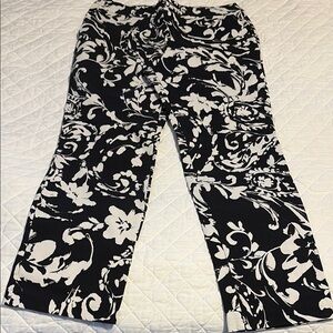 Floral Black and White Leggings by Wynne Layers size 12
